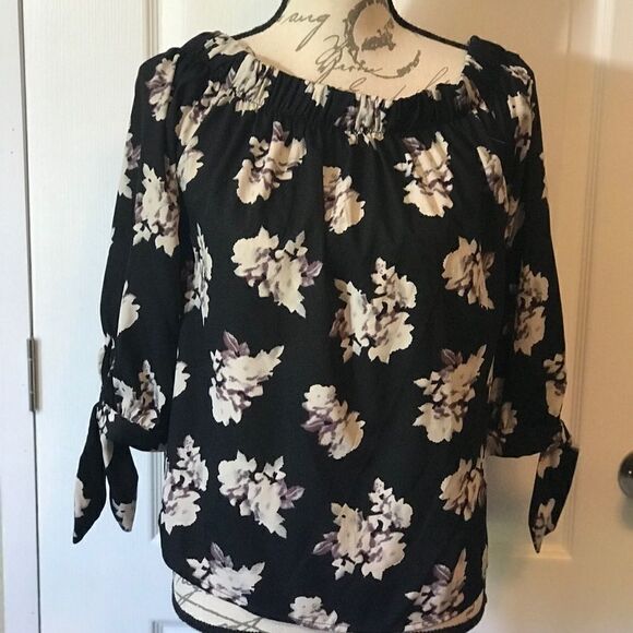 Time to Be Peasant Blouse Small Black Floral - Picture 2 of 13